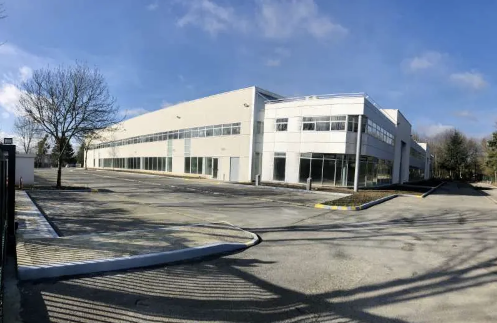 Location d'un entrepôt située a Tremblay-en-France — photo 1