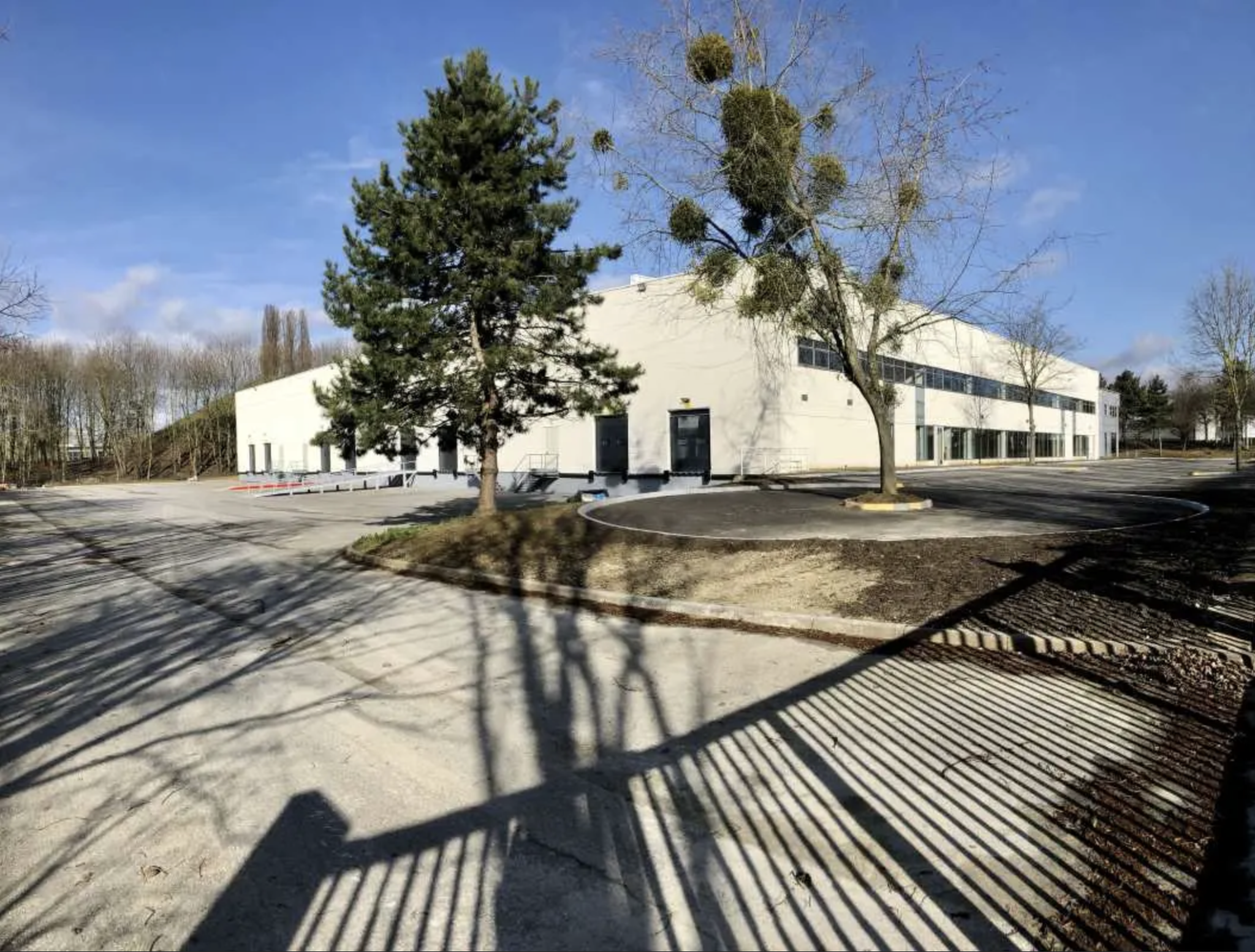 Location d'un entrepôt située a Tremblay-en-France — photo 2